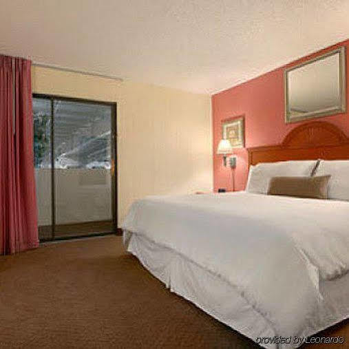 Plaza Hotel And Suites Pine Bluff Rom bilde